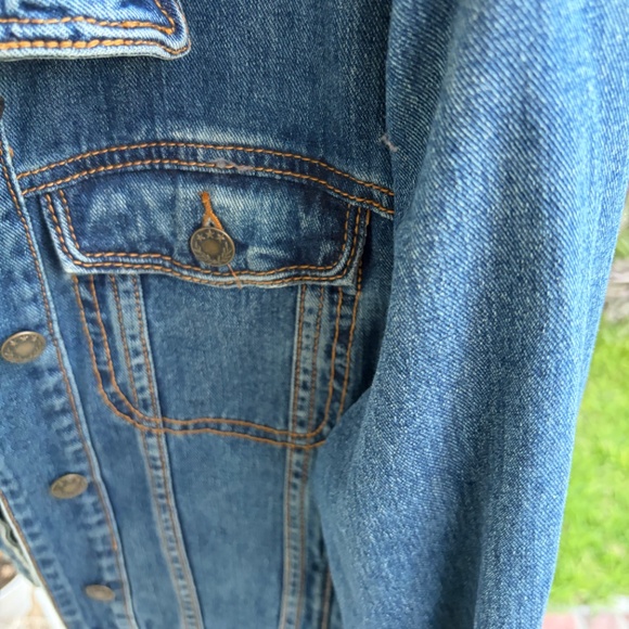 Free People Denim Jacket Medium Wash | Zig-Zag Stitch Detail | Size M 🦋 - Picture 12 of 13